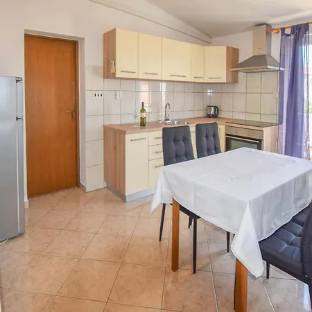 Anchor Apartment *